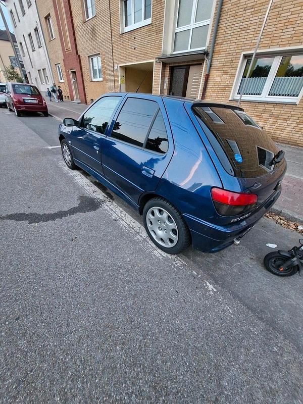 Blau Gebraucht 2000 Peugeot 306 Kleinwagen | 999 € - Bild 1/4