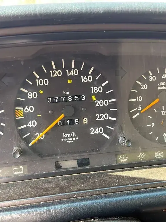 Gebraucht Mercedes E220 150 PS (110 kW) 1994 Silber Kombi