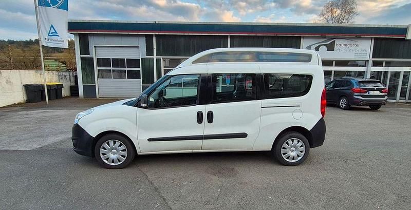 Gebraucht Opel Combo Selection 120 PS (88 kW) 2018 Weiß Van / Kleinbus