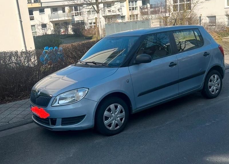Gebraucht Skoda Fabia 60 PS (44 kW) 2010 Blau Kleinwagen