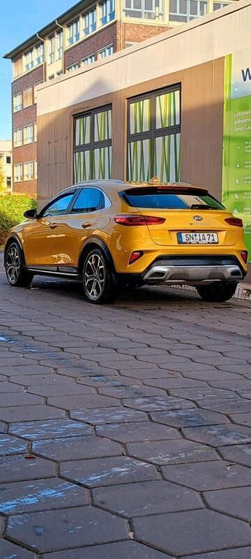 Gold Gebraucht 2021 Kia XCeed Platinum SUV | 18.000 € (Superpreis) - Bild 1/4