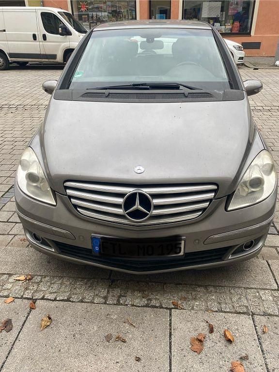 Grau Gebraucht 2005 Mercedes B170 Van / Kleinbus | 3.999 € (Etwas zu teuer) - Bild 1/4
