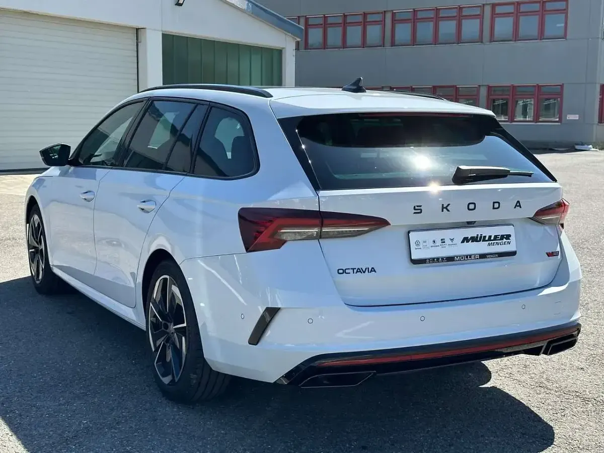 Neu Skoda Octavia RS 265 PS (194 kW) 2025 Weiß Kombi