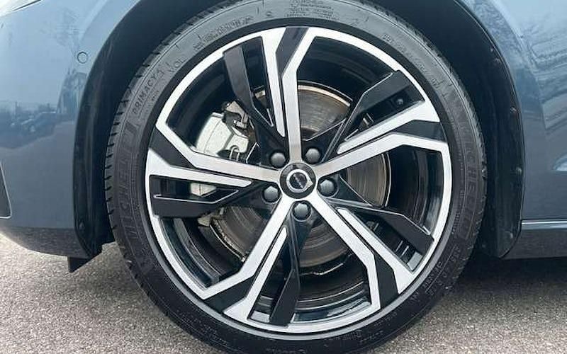 Gebraucht Volvo V60 Plus 455 PS (334 kW) 2025 Blau Kombi