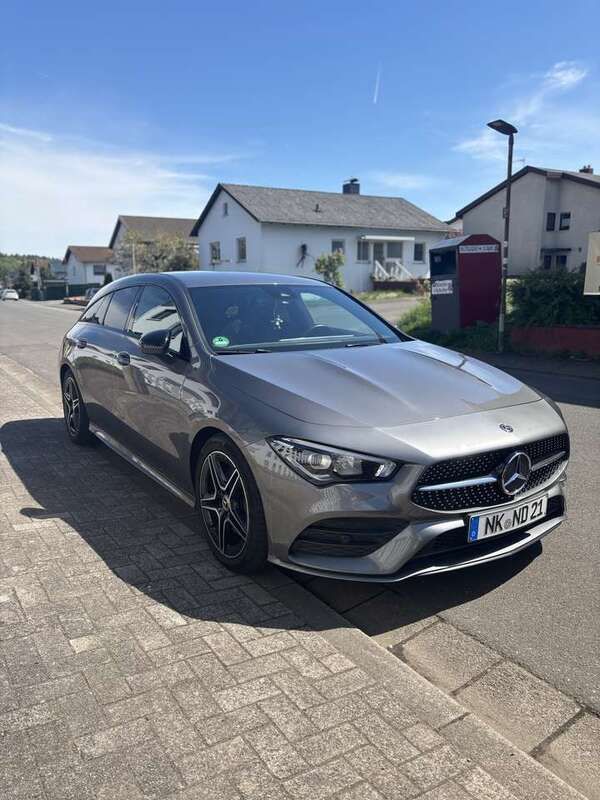 Grau Gebraucht 2020 Mercedes CLA200 AMG line Kombi | 25.400 € (Fairer Preis) - Bild 1/4