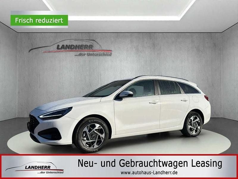 Weiß Neu 2025 Hyundai i30 Limousine | 24.495 € (Superpreis) - Bild 1/4