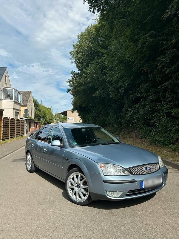 Blau Gebraucht 2003 Ford Mondeo Ghia Limousine | 1.200 € (Fairer Preis) - Bild 1/4