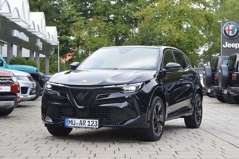 Schwarz Neu 2025 Alfa Romeo Junior Edizione Speciale SUV | 34.900 € (Teuer) - Bild 1/4