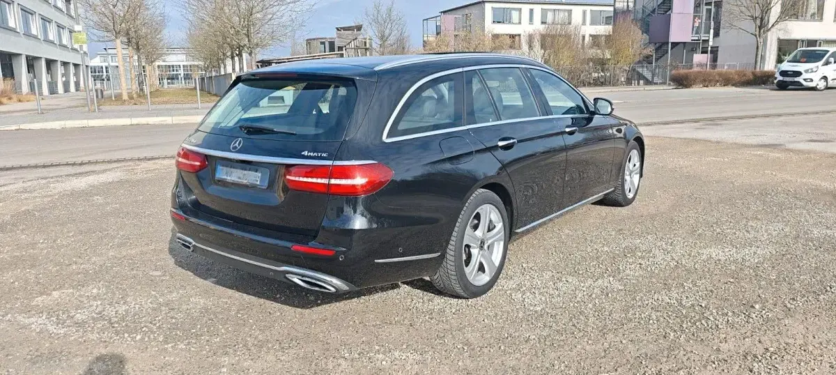 Gebraucht Mercedes E220 Exclusive 194 PS (142 kW) 2018 Schwarz Kombi