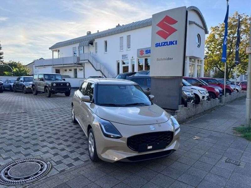 Caravan ivory pearl Neu 2025 Suzuki Swift Comfort Kleinwagen | 20.490 € - Bild 1/4