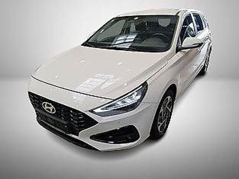 Weiß Gebraucht 2024 Hyundai i30 Style Limousine | 17.249 € (Superpreis) - Bild 1/4