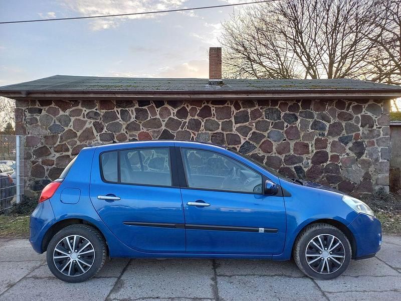 Gebraucht Renault Clio III Expression 75 PS (55 kW) 2010 Blau Limousine