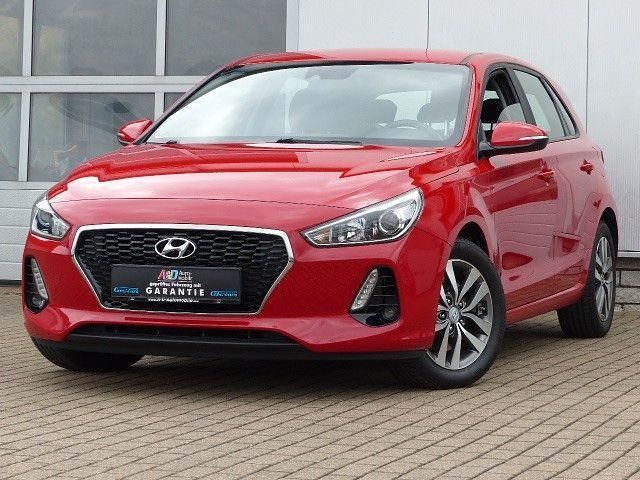 Gebraucht Hyundai i30 Trend 136 PS (100 kW) 2017 Rot Limousine