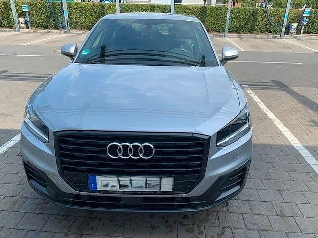 Silber Gebraucht 2020 Audi Q2 Design SUV | 21.480 € (Guter Preis) - Bild 1/4