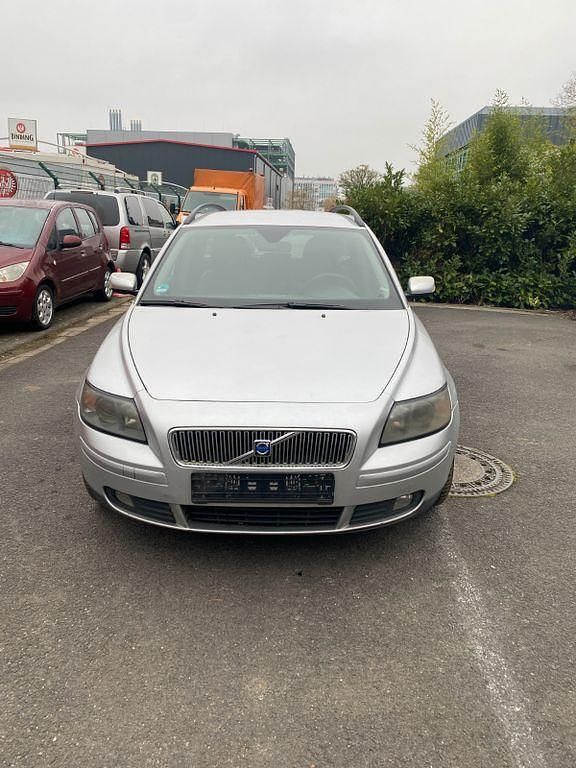 Silber Gebraucht 2005 Volvo V50 Kinetic Kombi | 1.299 € - Bild 1/4