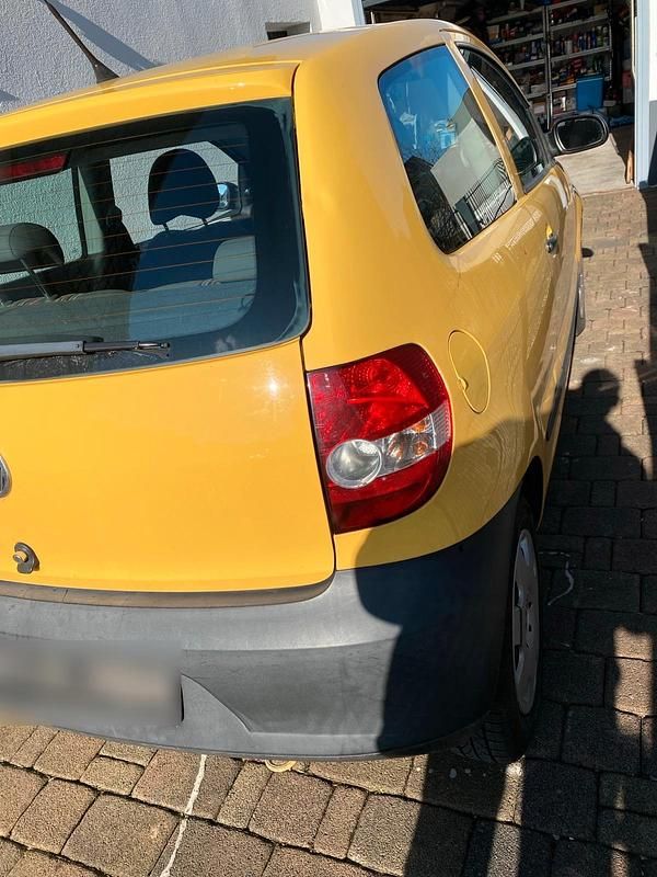 Gebraucht VW Fox 54 PS (39 kW) 2009 Gelb Kleinwagen