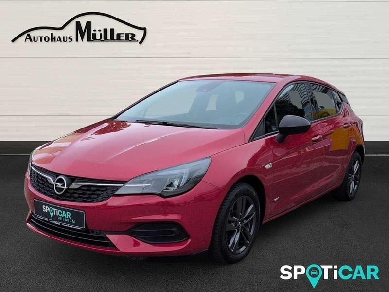 Chili rot/kardio rot Gebraucht 2021 Opel Astra Design & Tech Limousine | 14.945 € (Fairer Preis) - Bild 1/4