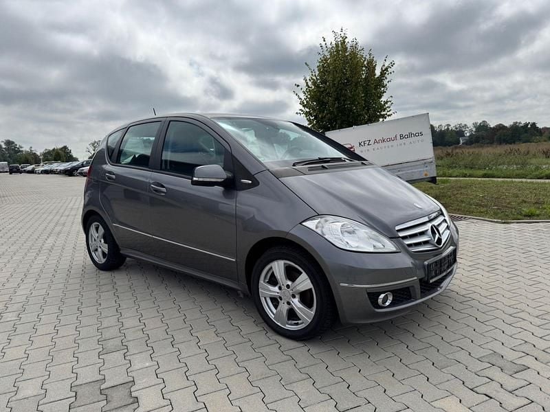 Grau Gebraucht 2011 Mercedes A180 Avantgarde Limousine | 3.399 € (Guter Preis) - Bild 1/4