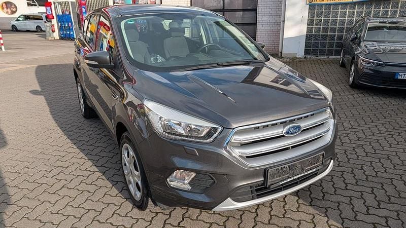 Gebraucht Ford Kuga Trend 120 PS (88 kW) 2017 Grau SUV