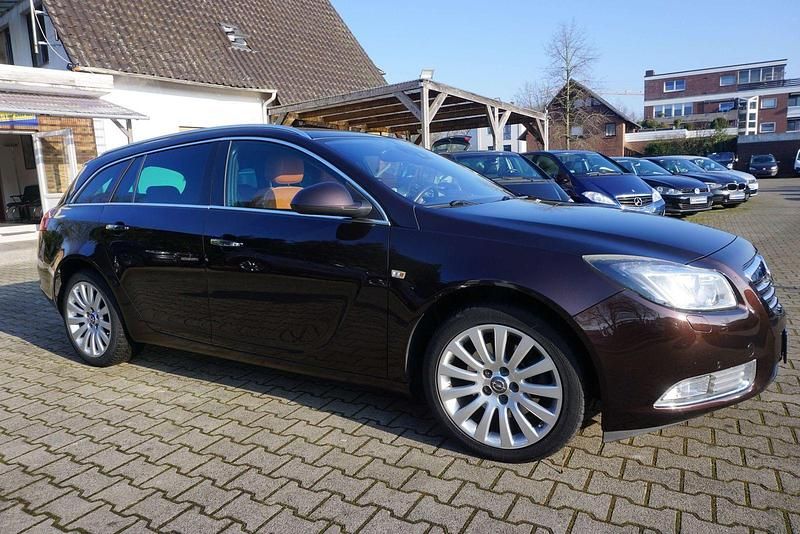 Gebraucht Opel Insignia Innovation 160 PS (117 kW) 2011 Mahogany brown (p2/so) Kombi