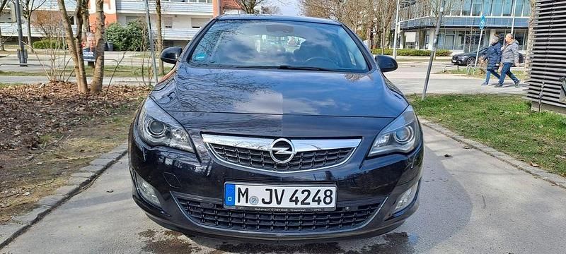 Gebraucht Opel Astra Sport 140 PS (102 kW) 2010 Schwarz Limousine