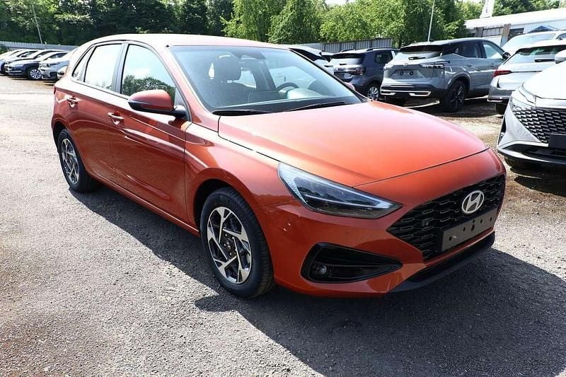 Jupiter orange metallic Neu 2025 Hyundai i30 Advantage Limousine | 19.024 € (Superpreis) - Bild 1/4