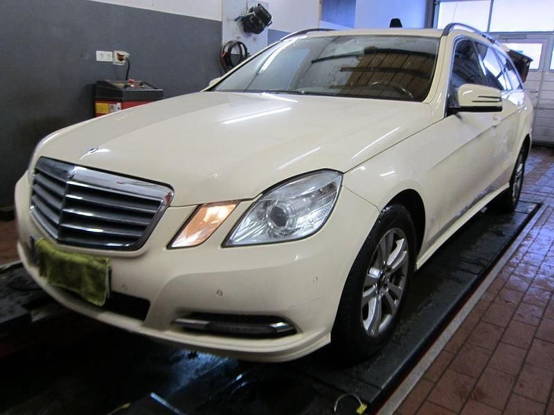Gebraucht Mercedes E200 136 PS (100 kW) 2011 Beige Kombi