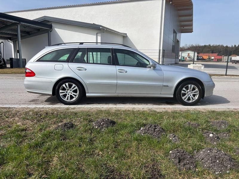 Gebraucht Mercedes E200 Elegance 184 PS (135 kW) 2006 Silber Limousine