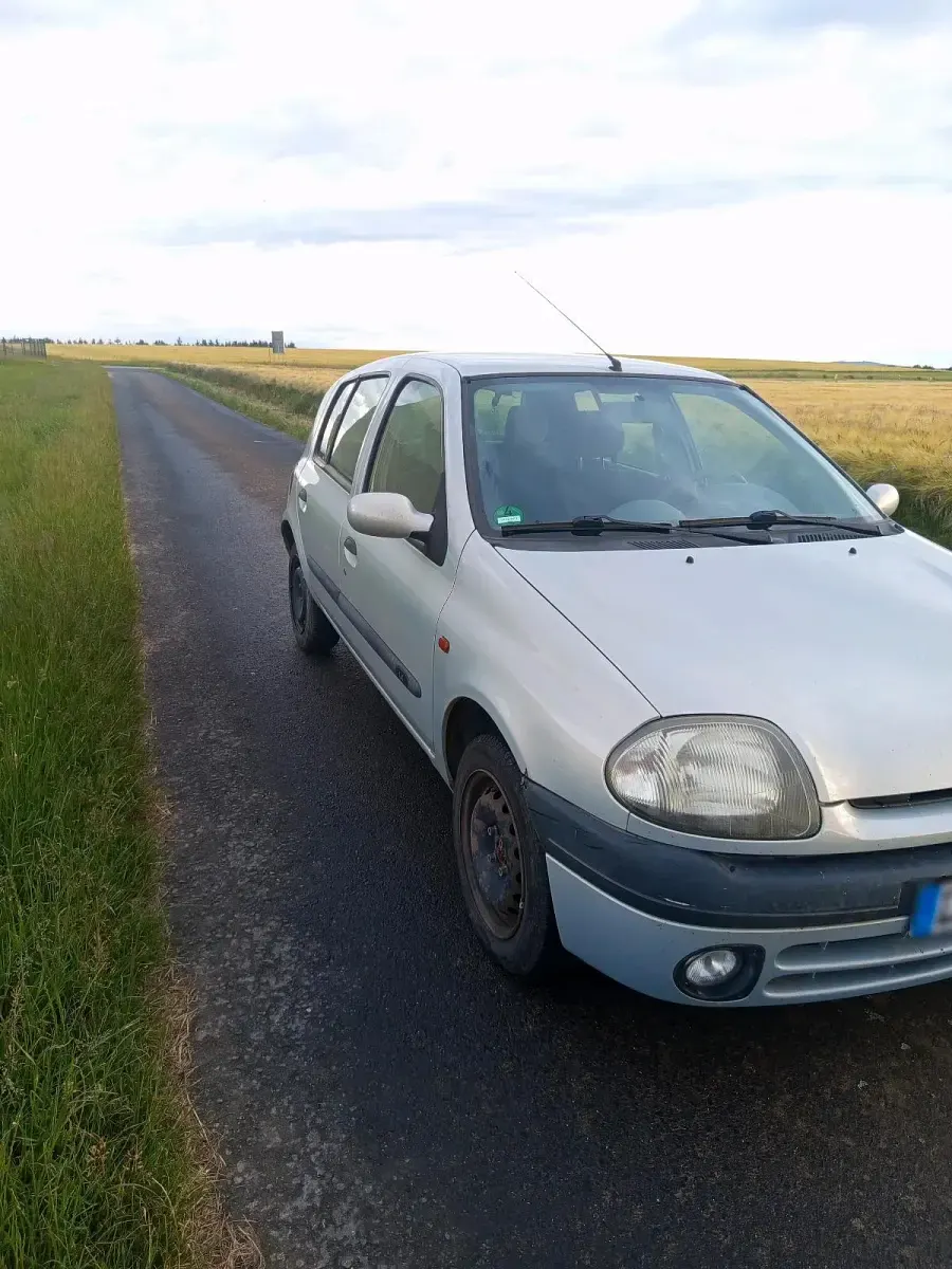 Gebraucht Renault Clio II 75 PS (55 kW) 2000 Grau Kleinwagen