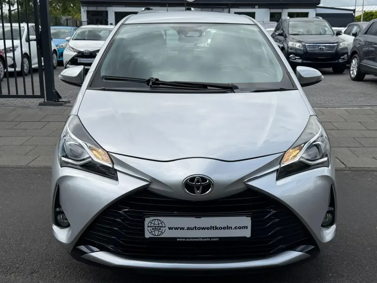 Gebraucht Toyota Yaris Comfort 111 PS (81 kW) 2017 Silber Kleinwagen
