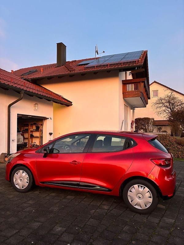 Gebraucht Renault Clio IV 90 PS (66 kW) 2013 Rot Limousine