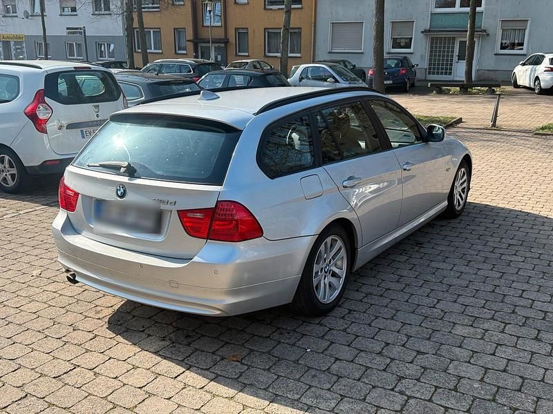 Gebraucht BMW 316 116 PS (85 kW) 2010 Silber Kombi