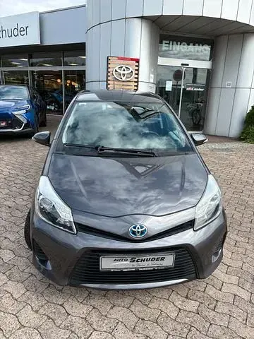 Gebraucht Toyota Yaris Life 100 PS (73 kW) 2013 Marlingrau metallic Kleinwagen