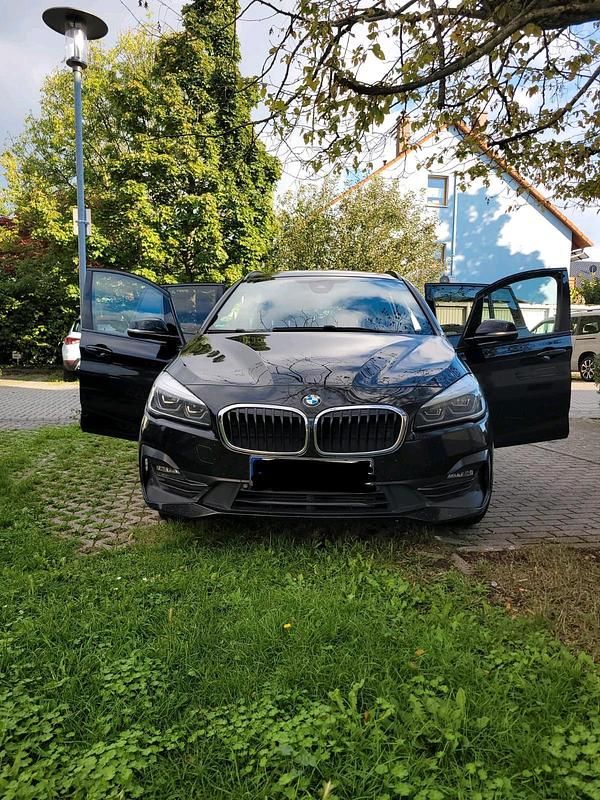 Schwarz Gebraucht 2018 BMW 218 Gran Tourer Van / Kleinbus | 19.600 € - Bild 1/4