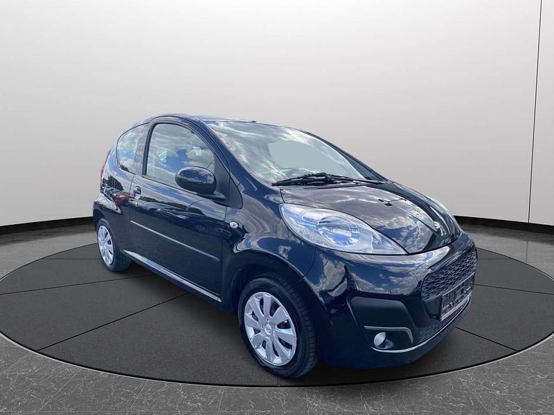 Schwarz Gebraucht 2013 Peugeot 107 Active Kleinwagen | 4.490 € (Fairer Preis) - Bild 1/4