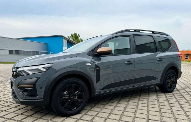 Grau Gebraucht 2022 Dacia Jogger Extreme Kombi | 14.700 € (Guter Preis) - Bild 1/4