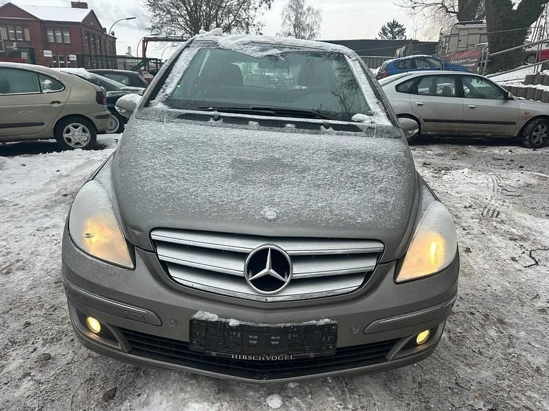 Gebraucht Mercedes B200 130 PS (95 kW) 2006 Beige Van / Kleinbus