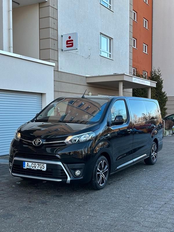 Schwarz Gebraucht 2019 Toyota Proace Verso Kombi | 28.900 € (Superpreis) - Bild 1/4
