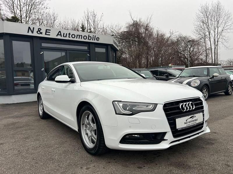 Weiß Gebraucht 2016 Audi A5 Advanced Limousine | 16.990 € (Fairer Preis) - Bild 1/4
