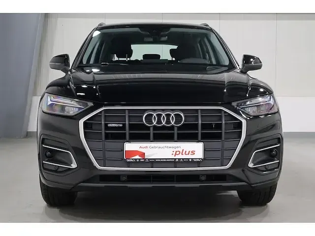 Używany Audi Q5 Basis 204 KM (150 kW) 2025 Czarny SUV
