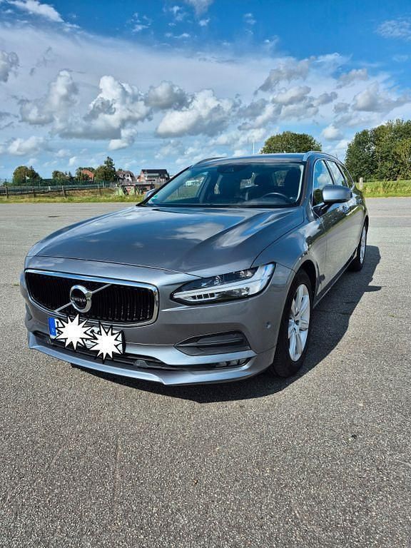 Grau Gebraucht 2017 Volvo V90 Momentum Kombi | 18.500 € (Guter Preis) - Bild 1/4