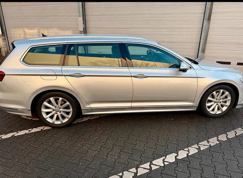 Gebraucht VW Passat Highline 150 PS (110 kW) 2018 Silber Kombi