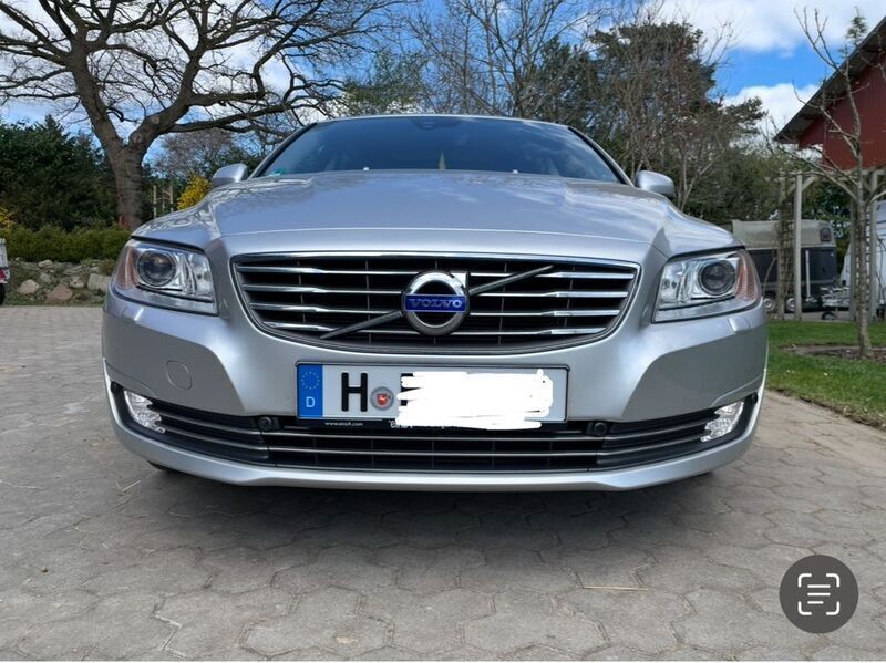 Silber Gebraucht 2015 Volvo V70 Momentum Kombi | 19.999 € - Bild 1/4