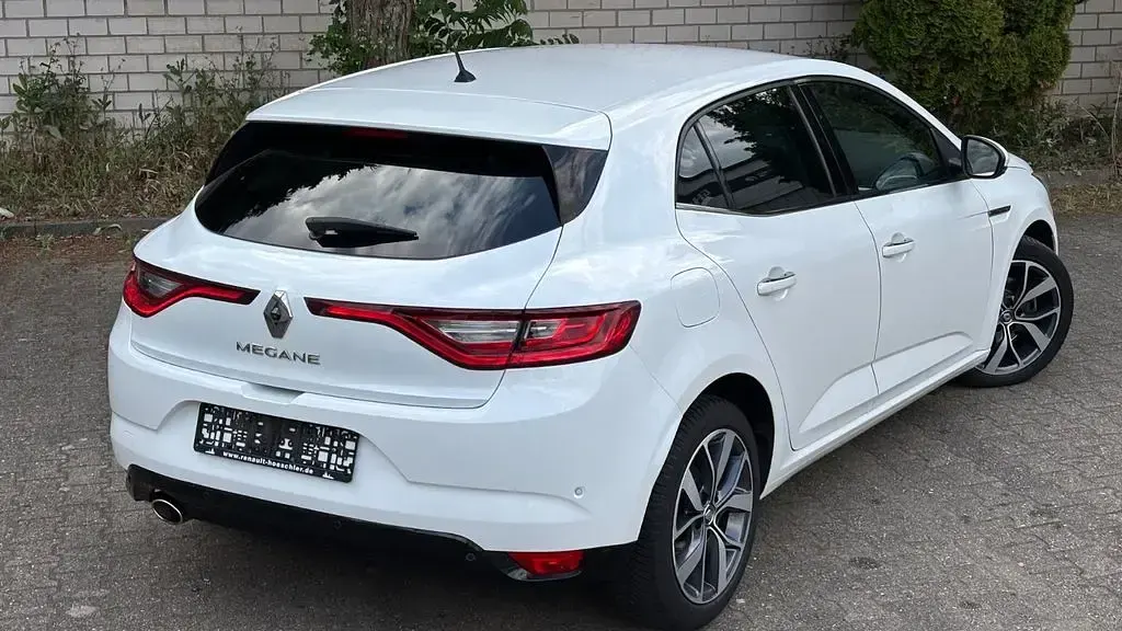 Gebraucht Renault Mégane Bose Edition 131 PS (96 kW) 2017 Weiß Limousine