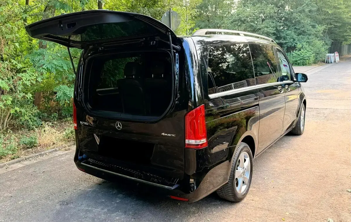 Gebraucht Mercedes E250 Avantgarde 190 PS (139 kW) 2020 Schwarz Van / Kleinbus