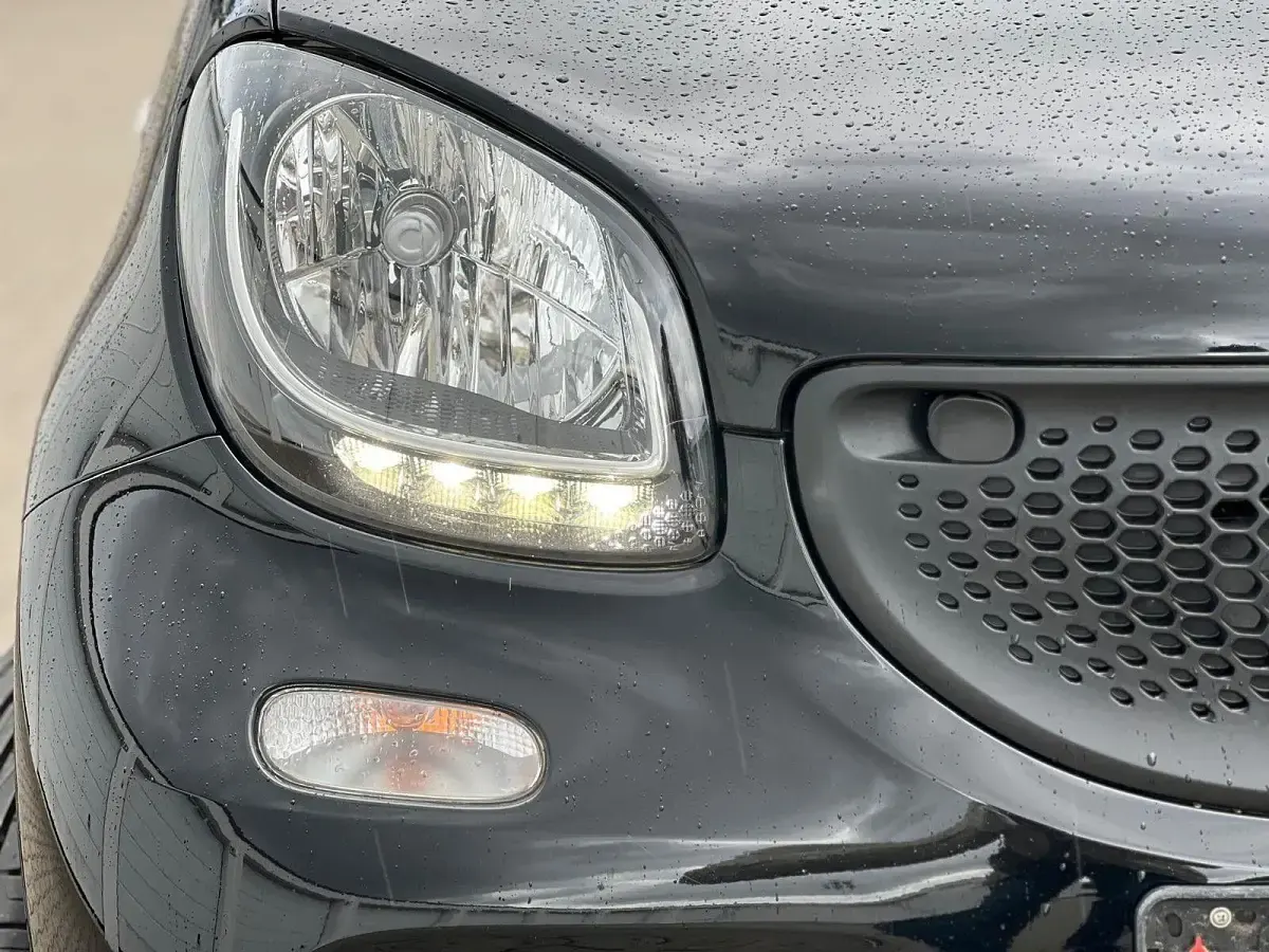 Gebraucht Smart ForFour Basis 90 PS (66 kW) 2019 Schwarz Kleinwagen