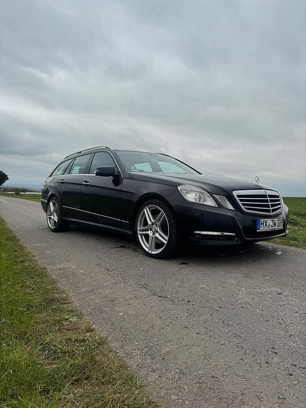 Schwarz Gebraucht 2012 Mercedes 350 Avantgarde Kombi | 7.999 € (Superpreis) - Bild 1/4