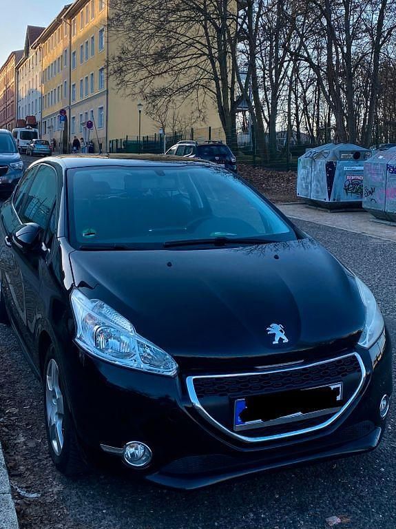 Gebraucht Peugeot 208 Active 82 PS (60 kW) 2012 Schwarz Kleinwagen