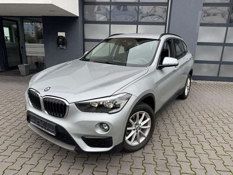 Silber Gebraucht 2018 BMW X1 Advantage SUV | 18.980 € (Guter Preis) - Bild 1/3
