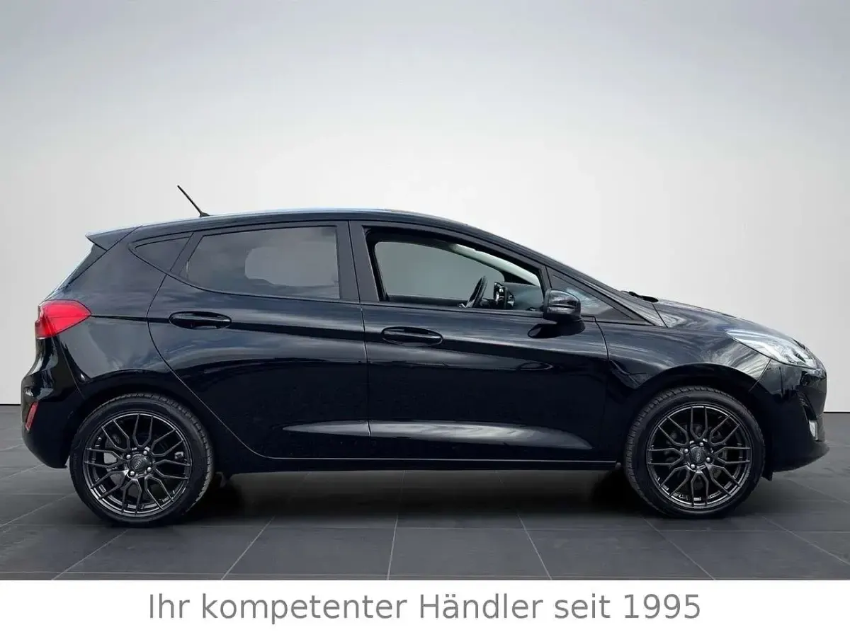 Gebraucht Ford Fiesta Cool & Connect 101 PS (74 kW) 2020 Schwarz Kleinwagen